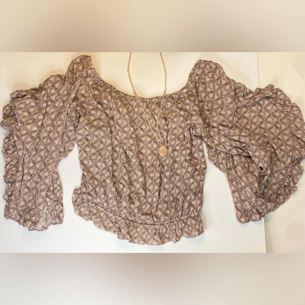 Cropped casual top with large flowing sleeve
